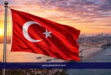 علم تركيا أمام مضيق البوسفور ضمن مقال عن منحة جامعة كوتش للطلاب الدوليين