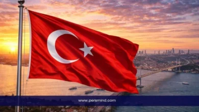 علم تركيا أمام مضيق البوسفور ضمن مقال عن منحة جامعة كوتش للطلاب الدوليين