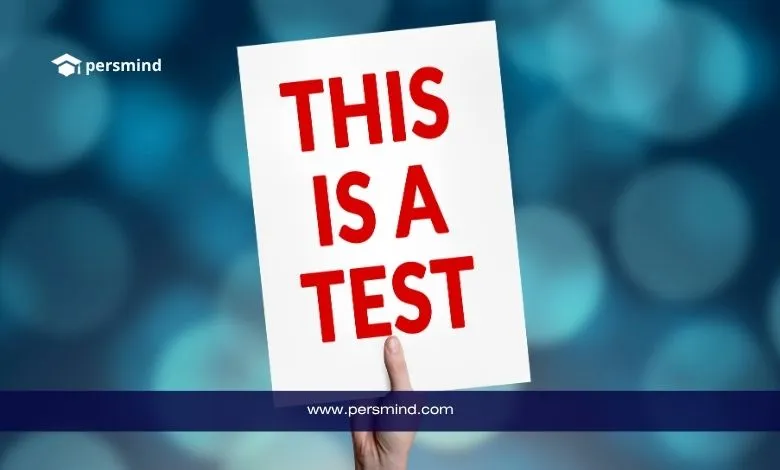 لافتة بيضاء مكتوب عليها عبارة "THIS IS A TEST" بخط أحمر كبير