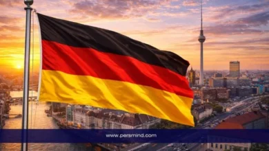 علم ألمانيا أمام أفق مدينة برلين في إشارة إلى كيفية الحصول على قبول جامعي في ألمانيا بسهولة للطلاب الدوليين