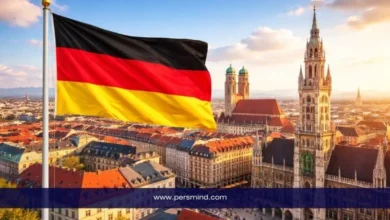 علم ألمانيا يرفرف فوق مدينة ميونخ مع إطلالة على ساحة ماريانبلاتز والمباني التاريخية – صورة مرافقة لمقال منحة NHR في ألمانيا للطلاب الدوليين.