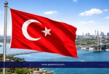 علم تركيا أمام أفق مدينة إسطنبول في إشارة إلى منحة الحكومة التركية الممولة بالكامل للطلاب الدوليين