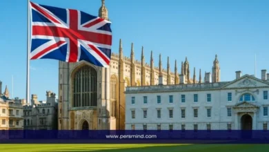 علم المملكة المتحدة يرفرف أمام مبنى تاريخي بجامعة كامبريدج — دليل منحة تشيفنينغ للماجستير في بريطانيا
