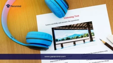 سماعات رأس مع ورقة اختبار استماع وقلم، صورة تعبّر عن قسم Listening في اختبار IELTS لتقييم مهارات اللغة الإنجليزية.