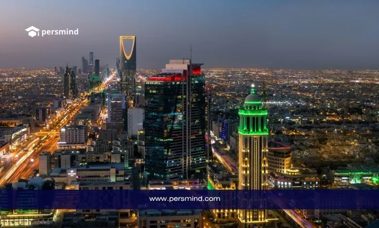 منظر ليلي لمدينة الرياض يُظهر أبراجها المضيئة مثل برج المملكة، يرمز إلى فرص الدراسة في السعودية 2025