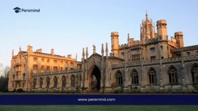 صورة لجامعة أوروبية تاريخية – مبنى كلاسيكي قديم في أوروبا يعكس عراقة الجامعات الأوروبية