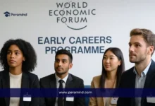 صورة مجموعة من الشباب المهنيين يجلسون في جلسة تعريفية ضمن المنتدى الاقتصادي العالمي