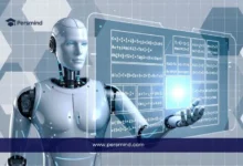 روبوت ذكي أمام شاشة عرض رقمية – صورة تعبيرية لمقال منحة جامعة محمد بن زايد للذكاء الاصطناعي في الإمارات 2026.