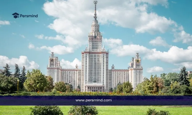 مبنى جامعي تاريخي بعمارة كلاسيكية يمثل إحدى الجامعات الأوروبية ضمن محتوى منحة جامعة لايدن على موقع Persmind.