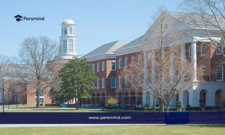 مبنى جامعي أمريكي تقليدي من الطوب الأحمر داخل حرم جامعي واسع ضمن مقال منحة جامعة نيو هيفن.