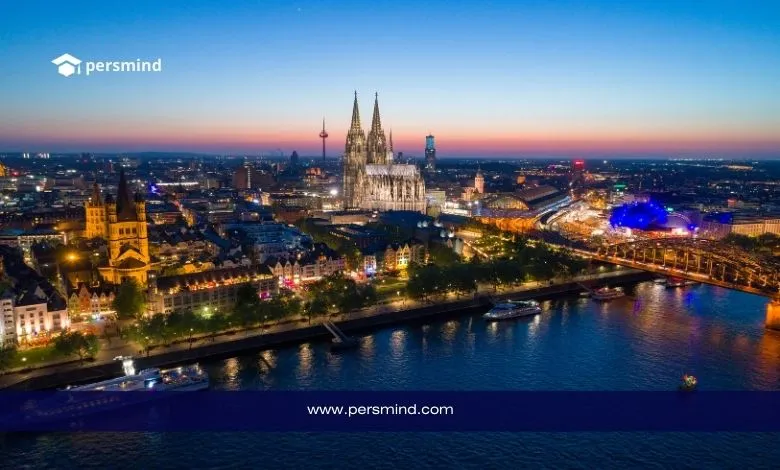 صورة لمدينة كولونيا في ألمانيا عند الغروب مع إطلالة على كاتدرائية كولونيا، تُستخدم في مقال الأوسبيلدونغ في ألمانيا.