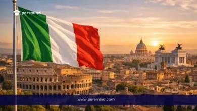 علم إيطاليا يرفرف أمام الكولوسيوم وقبة الفاتيكان في روما – صورة لمقال التطوع في إيطاليا 2026.