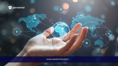 صورة ليد تحمل مجسّمًا مضيئًا لكوكب الأرض مع خريطة العالم في الخلفية، تُستخدم للتعبير عن برنامج ماكين للقادة العالميين (MGLP) لتطوير مهارات القيادة العالمية.