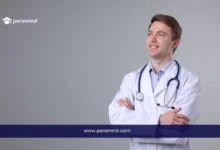 صورة لطبيب يرتدي المعطف الأبيض وسماعة طبية حول عنقه، تُستخدم في مقال دراسة الطب في ألمانيا.