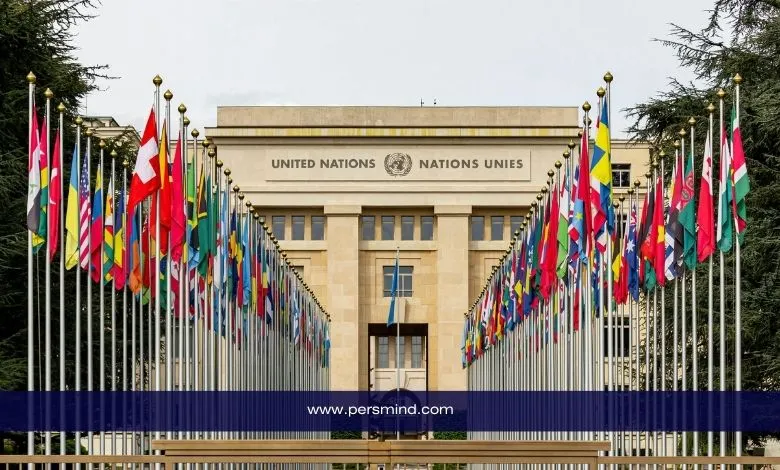 مبنى الأمم المتحدة محاط بأعلام دول متعددة، يرمز إلى فرص التطوع الدولية مع الأمم المتحدة