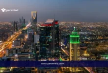 صورة لمدينة الرياض ليلًا مع أبرز ناطحات السحاب، تُستخدم في مقال المدارس العالمية في السعودية.