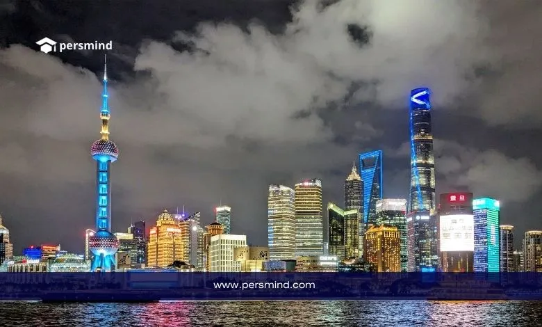 أفق مدينة شنغهاي ليلًا مع برج اللؤلؤة الشرقية – صورة توضيحية لمقال منحة الحكومة الصينية 2026.