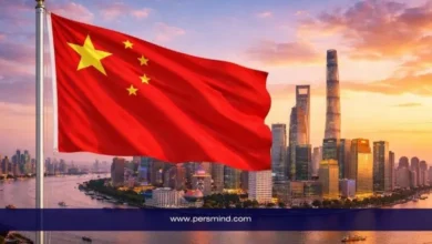 علم الصين يرفرف أمام أبراج مدينة شنغهاي عند الغروب – صورة لمقال منحة الحكومة الصينية 2026.