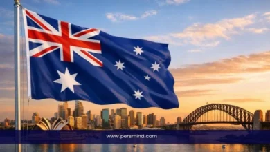 علم أستراليا يرفرف أمام معالم مدينة ملبورن وجسر سيدني عند الغروب – صورة لمقال منحة جامعة ملبورن في أستراليا