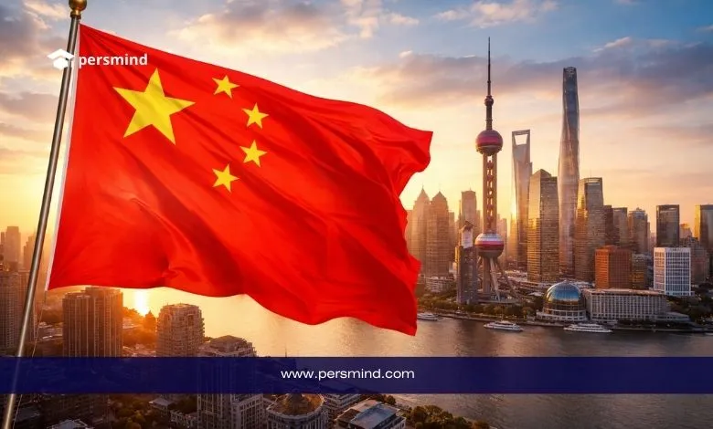 علم الصين يرفرف أمام أبراج مدينة شنغهاي عند الغروب – صورة لمقال منحة معهد هاربين للتكنولوجيا في الصين 2026.