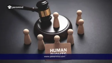 صورة رمزية عن حقوق الإنسان تُظهر مطرقة القضاء ومجسمات خشبية تمثل الأفراد مع بطاقة تحمل عبارة Human Rights، مناسبة لمقال ندوة ASEF ASEM لحقوق الإنسان.