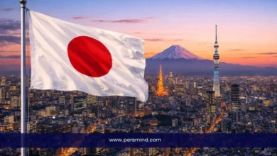 علم اليابان يرفرف فوق مدينة طوكيو مع ظهور برج سكاي تري وجبل فوجي عند الغروب – صورة مرافقة لمقال برنامج التدريب الداخلي RIKEN IMS.