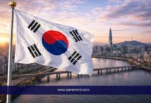 علم كوريا الجنوبية يرفرف فوق مدينة سيول مع إطلالة على نهر الهان وبرج لوتيه – صورة توضيحية لمقال برنامج التدريب الداخلي GCF الممول بالكامل.