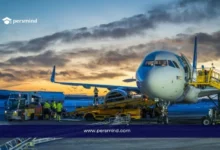 طائرة ركاب على مدرج المطار أثناء أعمال الصيانة الأرضية ضمن مجال دراسة تخصص صيانة الطائرات وهندسة صيانة الطيران