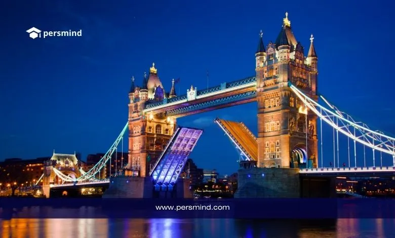 صورة لجسر البرج (Tower Bridge) الشهير في لندن أثناء رفع الجسر ليلاً مع إضاءات المدينة – صورة توضيحية لمقال قمة السلام في لندن.