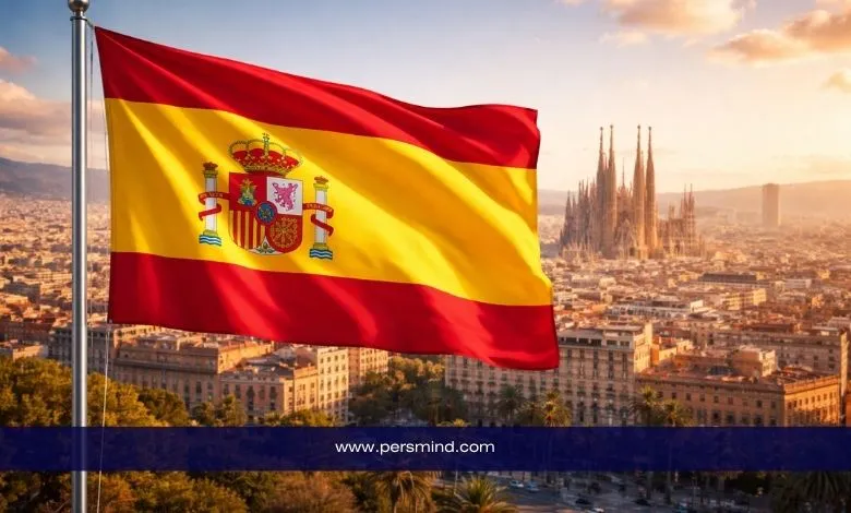 علم إسبانيا أمام مدينة برشلونة ومعالم معمارية شهيرة ضمن مقال عن منحة جامعة مدريد المستقلة للدراسة في إسبانيا
