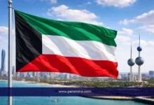 علم الكويت أمام أبراج الكويت ضمن مقال عن منحة كلية القانون الكويتية العالمية للطلاب