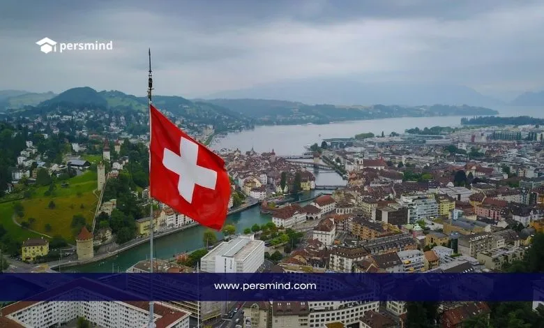 صورة لعلم سويسرا يطل على مدينة سويسرية جميلة، تعبر عن برنامج سيرن للطلاب في سويسرا