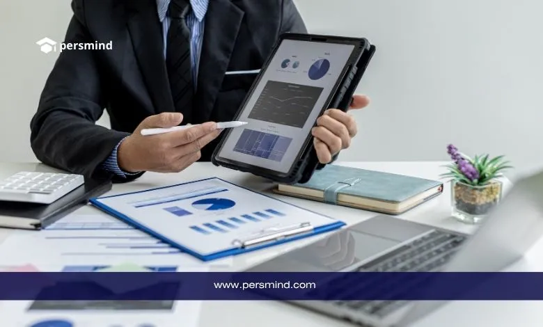 صورة تعبر عن فرصة عمل موظف مبيعات في سلطنة عمان مع عرض تقارير ورسوم بيانية في بيئة مكتبية احترافية