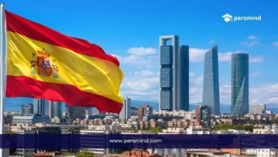 مؤتمر الشباب في إسبانيا مع علم إسبانيا وأفق المدينة الحديثة