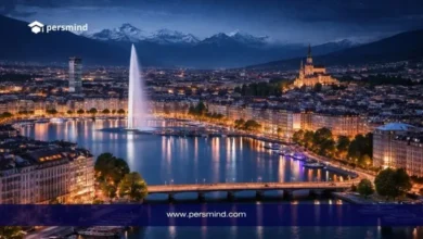 مشهد ليلي لمدينة جنيف في سويسرا مع نافورة المياه الشهيرة وأضواء المدينة، يُستخدم كصورة لمقال منتدى تمكين الشباب في سويسرا 2026.