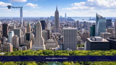 أفق مدينة نيويورك في الولايات المتحدة بصورة نهارية مع مبانٍ شاهقة وحديقة في المقدمة، تُستخدم كصورة لمقال عن منحة نايت هينيسي في جامعة ستانفورد