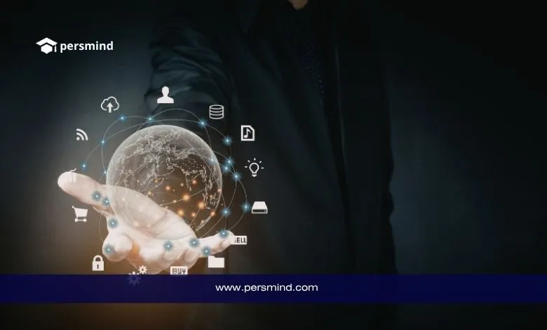رجل يعرض كرة رقمية وأيقونات تقنية ترمز إلى برنامج الناتو للمهنيين الشباب.