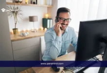 صورة لشخص يعمل من المنزل أمام شاشة كمبيوتر ويتحدث عبر الهاتف ضمن مقال تدريب سيفيكوس.